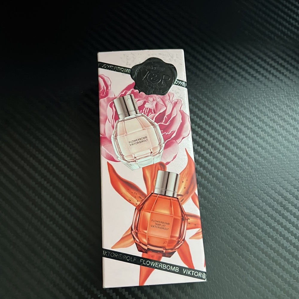 Viktor & Rolf Flowerbomb Mini Gift Set - NEW - Picture 2 of 4